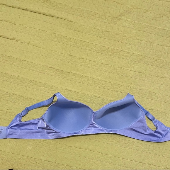 EUC Vanity Fair Blue 42D Bra 85% NYLON 15% SPANDEX & LACE 87% NYLON 13% SPANDEX - Picture 5 of 8